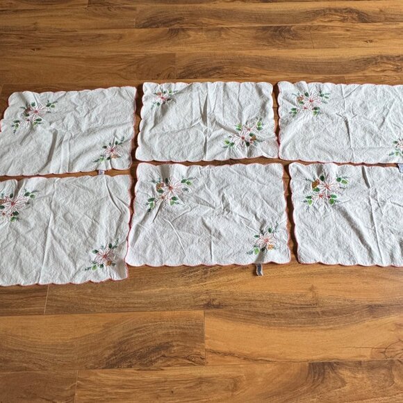 Vintage Imperial Elegance Embroidered Christmas Placemats With Poinsettia Set 6 - Picture 1 of 7